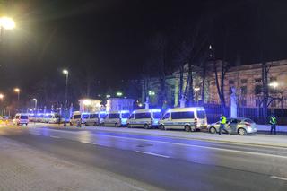 Policja ochrania ambasadę Rosji w Warszawie. Dziesiątki radiowozów