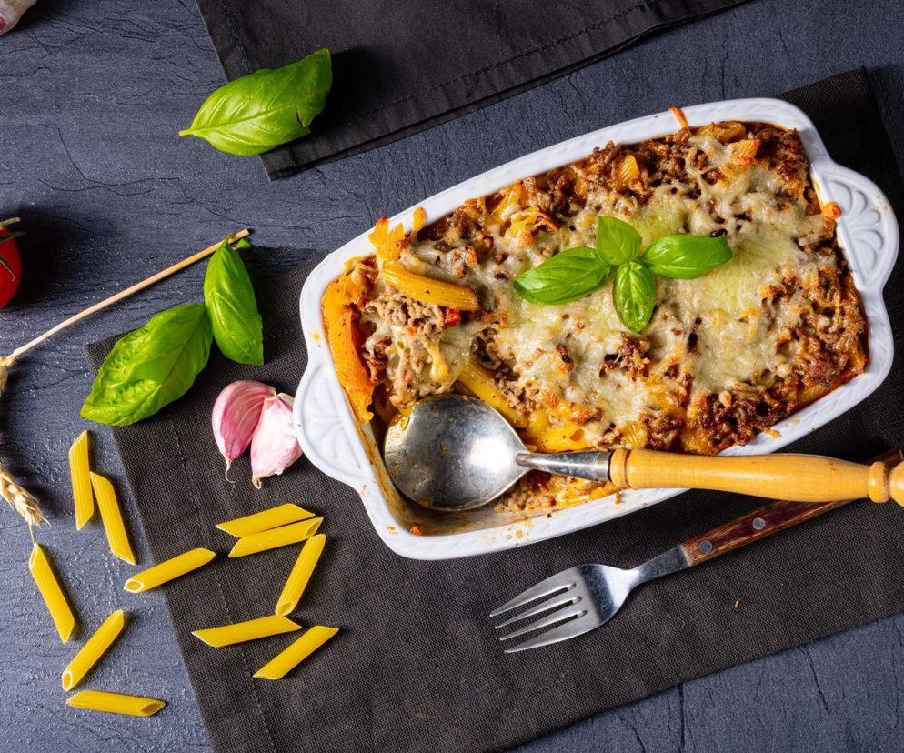 Z mięsa mielonego i makaronu robię prostą zapiekankę. Wszyscy się nią zajadają, aż miło 