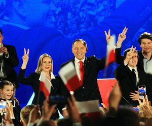 Karol Nawrocki z rodziną. Jego córka skradła show na wieczorze wyborczym