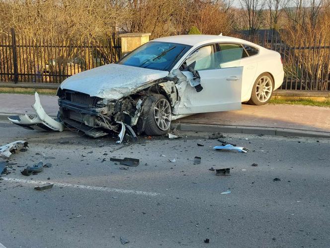 Czołowe zderzenie na ulicy Kościelnej w Starachowicach