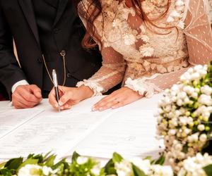 Młodzi Polacy nie chcą ślubów kościelnych. Zatrważające dane GUS