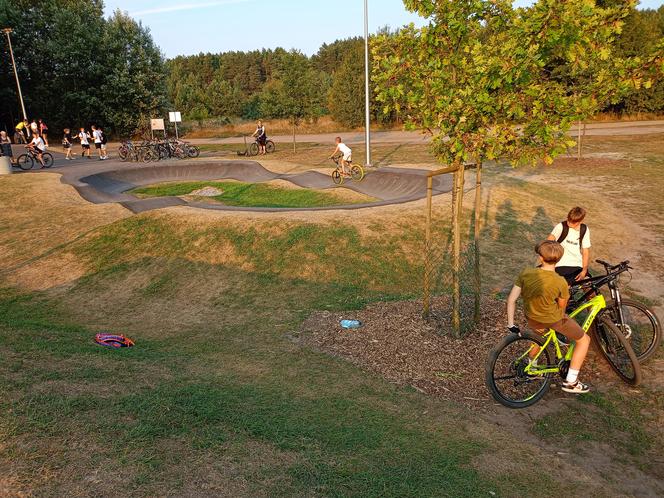 Tor rowerowy pumptrack nad zalewem Muchawka w Siedlcach oddany do użytku!