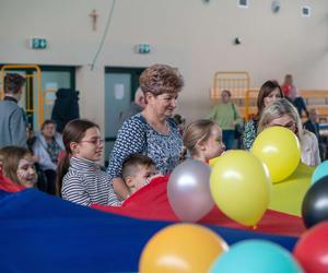 Na imprezie Babcie i Dziadkowie z Łukowa i okolic bawili się wspólnie ze swoimi dziećmi i wnuczętami