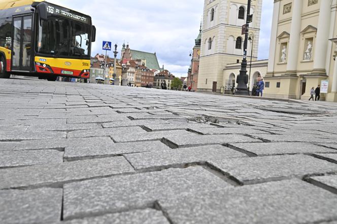 Nawierzchnia na Krakowskim Przedmieściu przed remontem