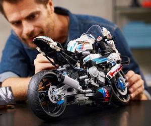 LEGO Technic BMW M 1000 RR — 42130