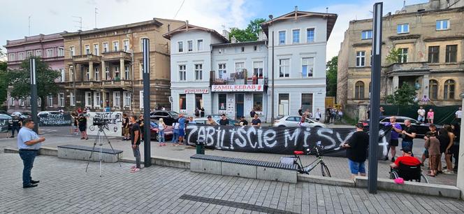  Inowrocław. 27-latek zmarł w czasie interwencji policji. Ponad 100 osób protestowało pod komendą [ZDJĘCIA]