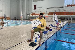 Przepłynęli 800 basenów dla Fundacji Dom w Łodzi. Ty też możesz pomóc!