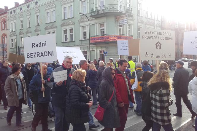 Nie dla arogancji władzy. Protest na ulicy Kalwaryjskiej [AUDIO, WIDEO]