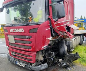 Wypadek na DW 309 koło Leszna. Zderzyły się dwa samochody