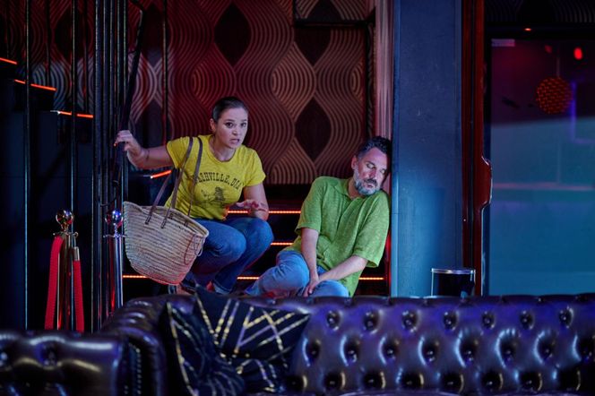 Na Wspólnej, odcinek 4086. Pracownica (Klaudia Kulinicz), Adrian Baliszewski (Piotr Jankowski)