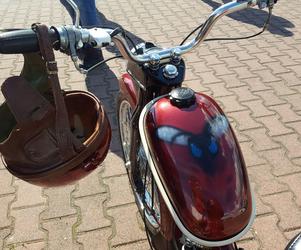 Fani starych polskich motorowerów z Bzyk Raider ze Swarzędza zrobili sobie postój w Lesznie