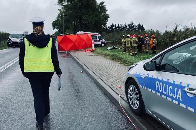 Tragedia koło Rawy Mazowieckiej! Trzech obywateli Ukrainy zginęło w wypadku samochodowym