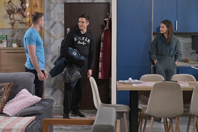 Pierwsza miłość, odcinek 4045: Biały (Igor Paszczyk), Iga Waleria Gorobets), Filip (Dominik Smaruj)