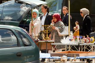 Wydała na bazarze 200 tys. złotych