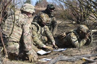 Strzały i wybuchy w Toruniu! Żołnierze z Polski, USA, Litwy i Estonii na miejscu