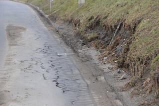 W rejonie ul. Emaus kierowcy rozjechali... wały przeciwpowodziowe [ZDJĘCIA, AUDIO]