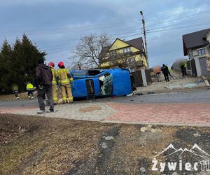 W Lipowej samochód osobowy wjechał w betonowy przepust