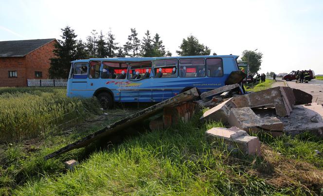 TIR staranował autobus