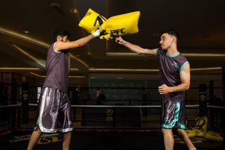 Jesteśmy mistrzami!  „Italie Deux” promuje zabawę i mianuje Jean-Pierre'a Abriala pierwszym francuskim mistrzem walk na poduszki!