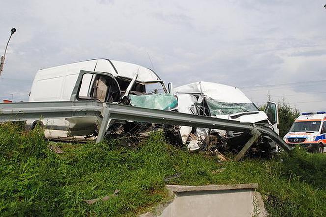 Koszmarny wypadek w Humniskach na Podkarpaciu: Zderzyły się dwa busy. Pasażer nie żyje [ZDJĘCIA]