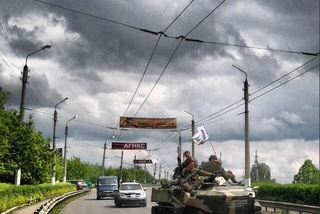 Pierwsze polskie ciężarówki z pomocą dla Ukrainy przekroczyły granicę [WIDEO i ZDJĘCIA]