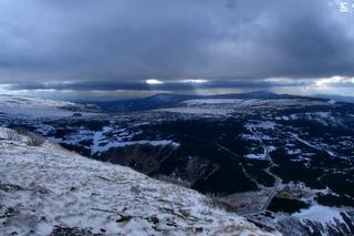 Zima wróciła w Karkonosze. Mróz i śnieg w wysokich partiach gór 