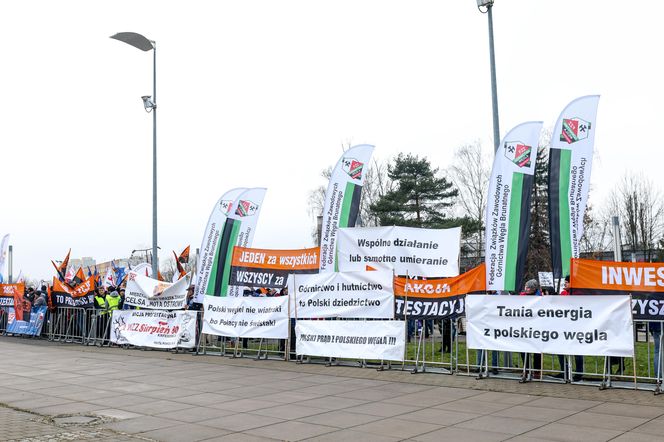 Konwencja KO w Gliwicach. Protest związkowców górniczych i hutniczych 