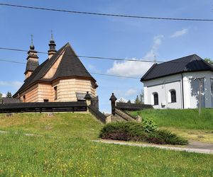 To jedna z najpiękniejszych małopolskich wsi. Kiedyś należała do biskupa 