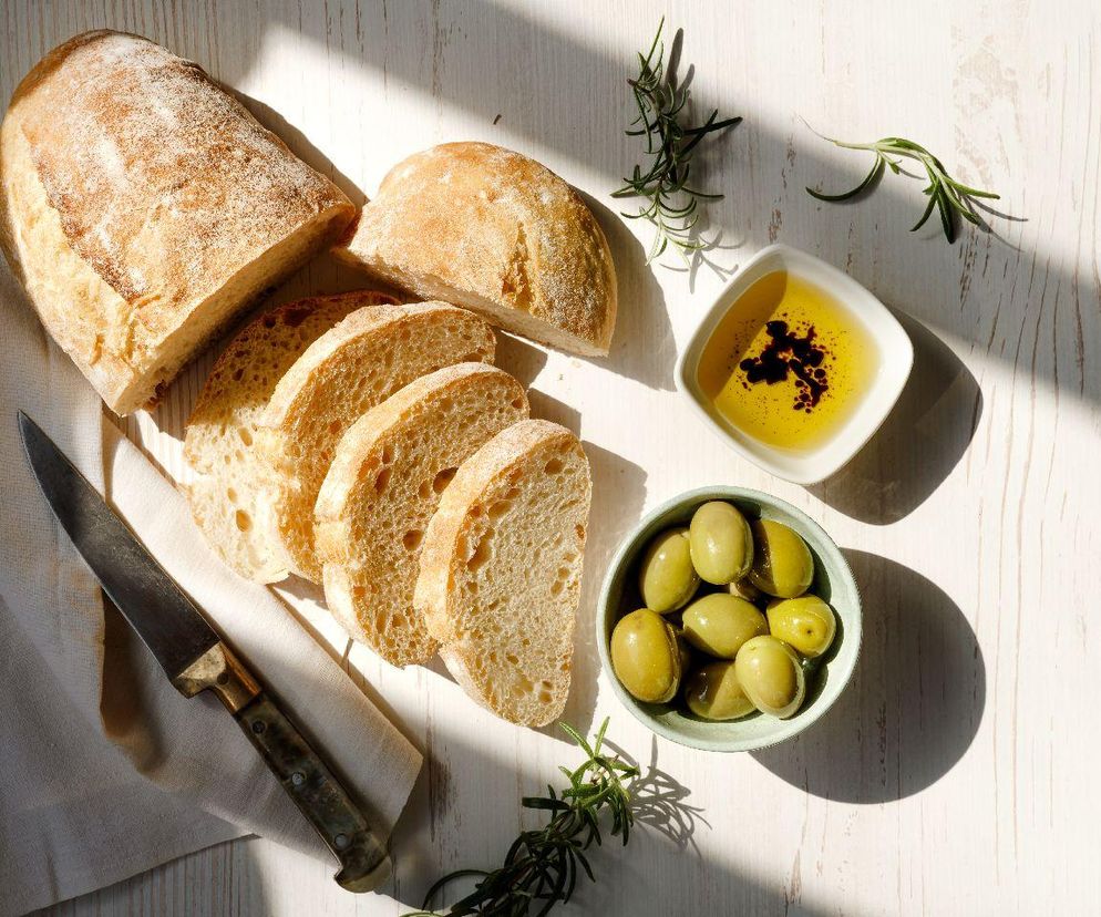 chleb pszenny z oliwą z oliwek
