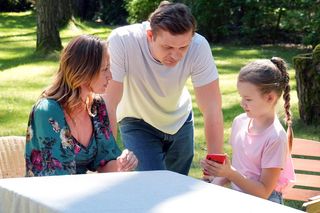 Barwy szczęścia, odcinek 3078: Marysia (Nina Szumowska), Hubert (Marek Molak), Asia (Anna Gzyra)