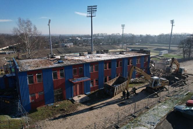 Bytom: Rozbiórka "krzywego domku". To kawał historii Polonii Bytom