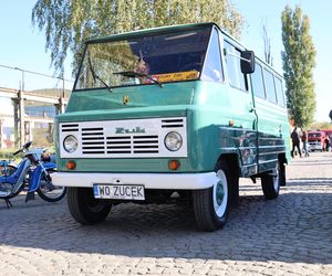 Zlot pojazdów zabytkowych na terenie dawnej Fabryki Samochodów Ciężarowych w Lublinie