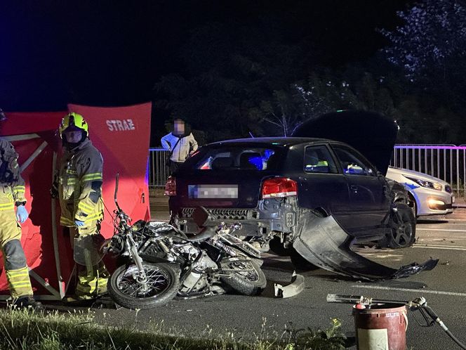 Śmiertelny wypadek w Nowym Dworze Mazowieckim. Osobówka zmiotła motocyklistę z jezdni