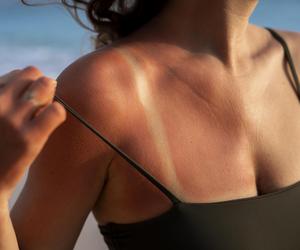 Nie tylko bolesne oparzenie. Jakie konsekwencje niesie nadmierna ekspozycja skóry na słońce? 