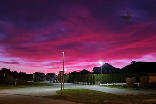 Kolorowy spektakl na niebie na Dolnym Śląsku. Co zwiastuje czerwone niebo? 