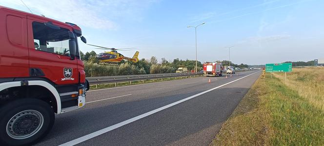 Śmiertelny wypadek na S8 pod Wrocławiem. Dwóch pasażerów volvo zginęło w zderzeniu z fordem [ZDJĘCIA]