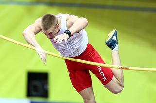 SKOCZYŁ PO MEDAL A POTEM NA MOST KAROLA