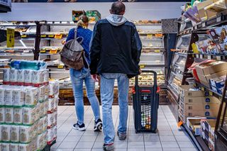 Promocje w Biedronce. Mleko, masło i chemia w świetnych cenach. Sporo gratisów!