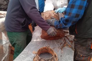 Sensacyjne odkrycie. Zaginiony sztandar z czasów wojny ukryty w kance na mleko!