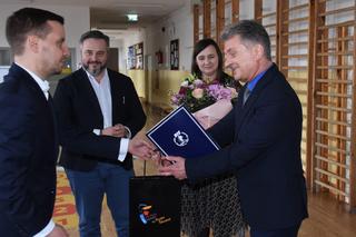 Szkoła przy ul. Kwatery Głównej 13 na Gocławku 