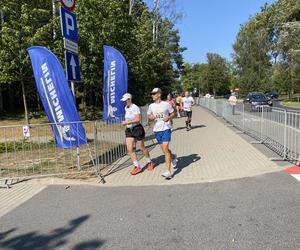 Kilometry Pomocy Michelin 2024. Sportowe emocje na plaży miejskiej w Olsztynie. Zobacz zdjęcia!