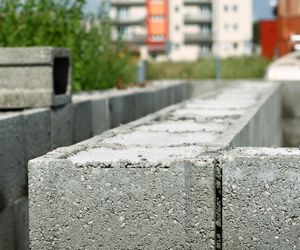 Pustaki szalunkowe: zastosowanie, wymiary, cena.  Jak się wznosi z nich ściany?