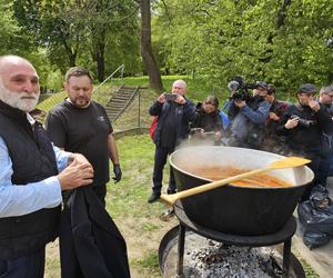 Przyjaciele gotowali zupę Damianówkę na pogrzebie Damiana Sobola