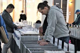 Jesienna Giełda Winyli w Bydgoszczy. Czarne krążki przyciągnęły tłumy [ZDJĘCIA]