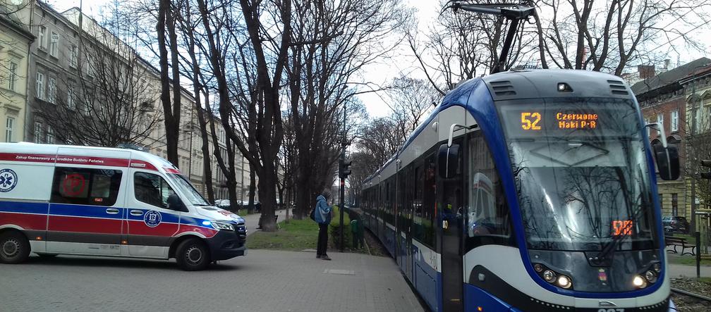 Kraków: Zderzenie dwóch aut na Dietla. Centrum miasta było nieprzejezdne