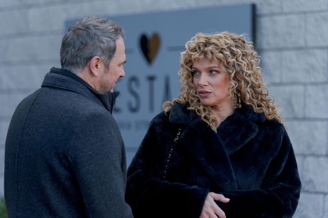 Przyjaciółki 25 sezon, odc. 302. Patrycja (Joanna Liszowska), Wiktor (Paweł Delag)