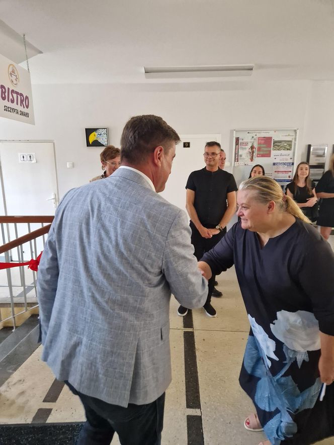 W Urzędzie Miasta Leszna otwarto Bistro Szczypta Smaku. Co można zjeść i za ile?