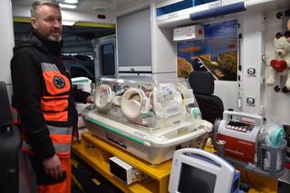Nowoczesny ambulans do przewożenia noworodków w Olsztynie. Trafił do stacji pogotowia ratunkowego