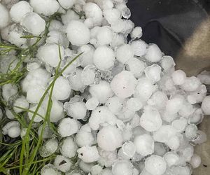 Groźne burze suną przez Dolny Śląsk. Gradobicie w okolicy Bolesławca, trudna sytuacja na A4 
