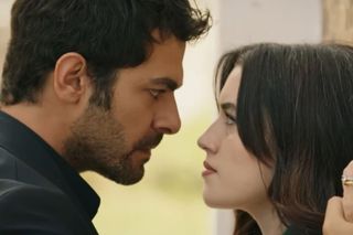 Wichrowe wzgórze odc. 257. Halil stawia warunek: Zeynep ma zerwać kontakt z Kazimem!